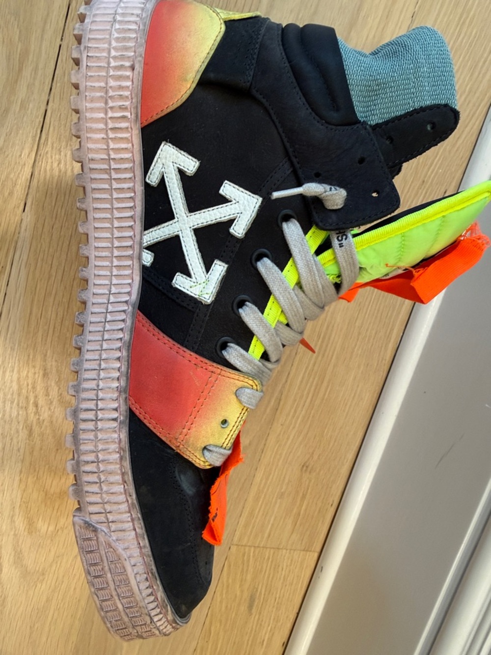 Off-White c/o Virgil Abloh
Men's Off-Court 3.0 Mutli-Color' 2019 size 44 - Picture 9 of 13